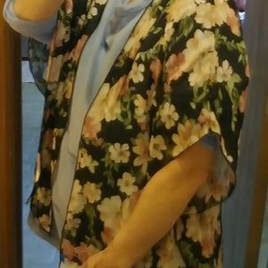 5/$20⏩Adam Levine sheer shrug nwot